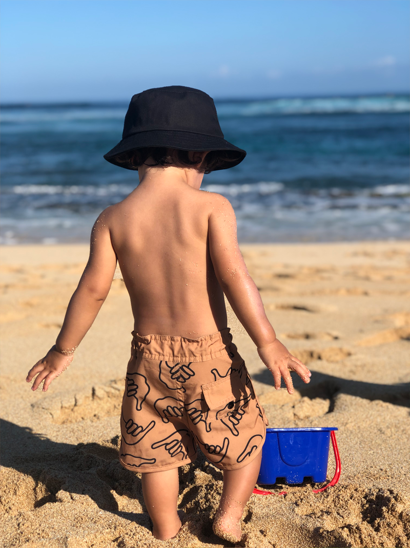 Black Bucket Pāpale