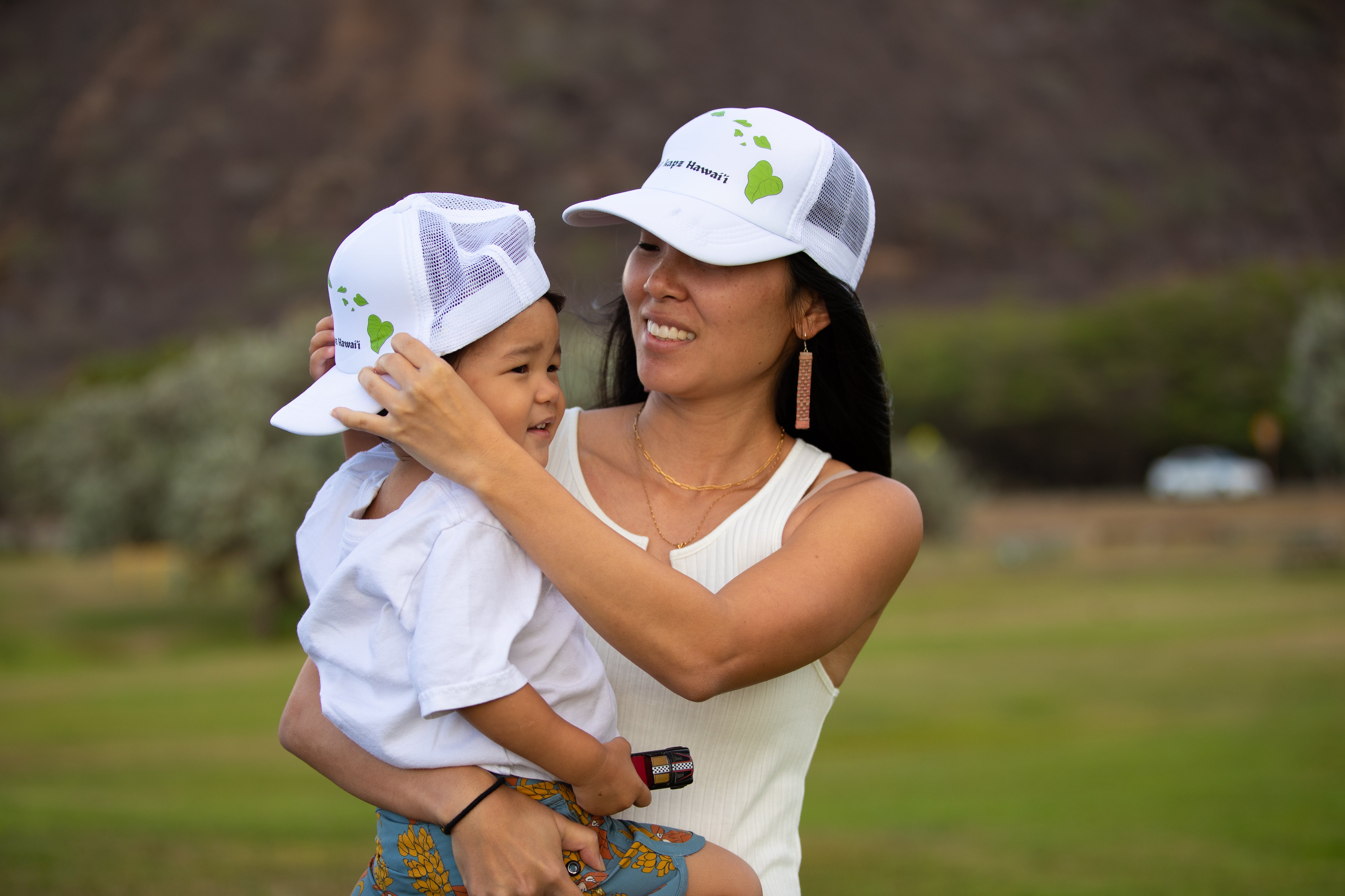 Adult White Kalo Island Chain Trucker Pāpale